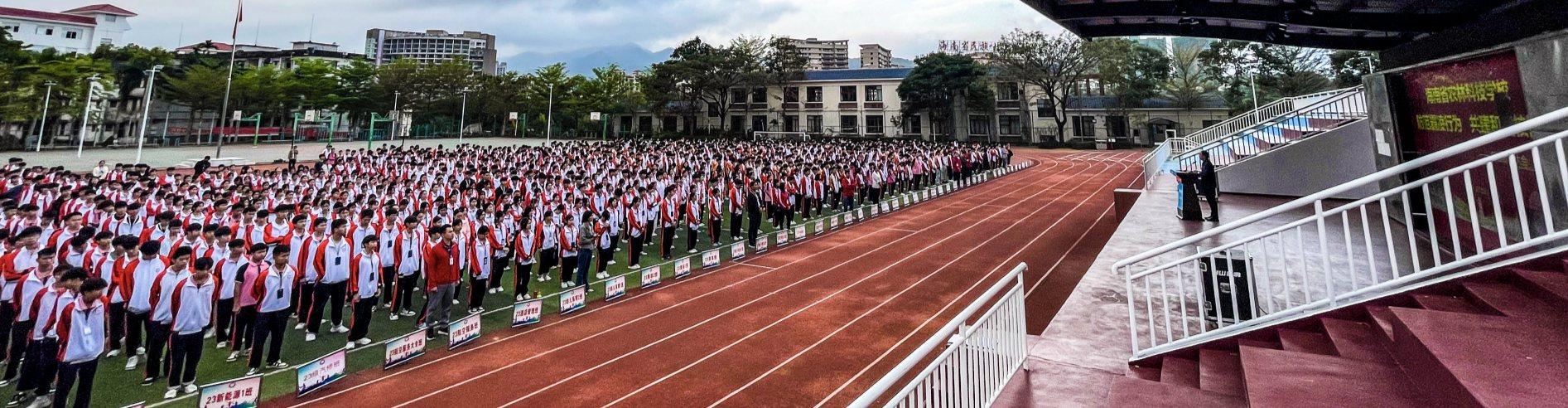 操场学生列队